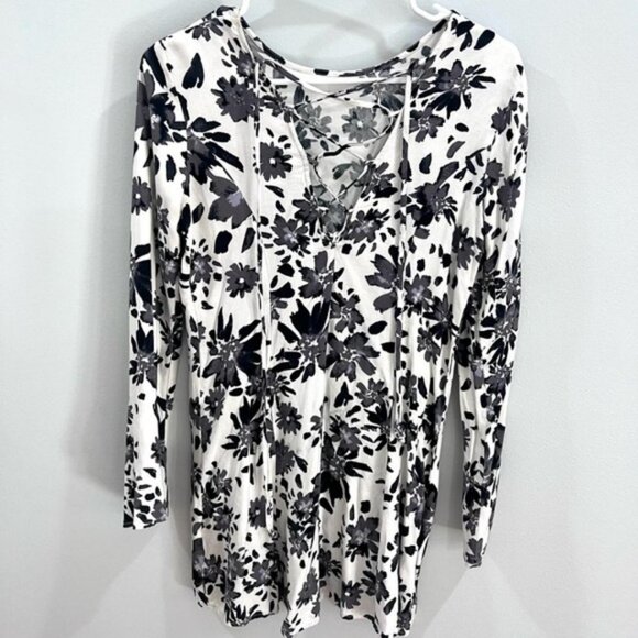 black and white floral print - Picture 2 of 5